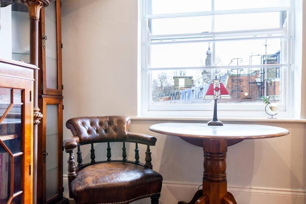 Apartmán Outstanding Antique 1Br Flat In Soho Londýn Exteriér fotografie